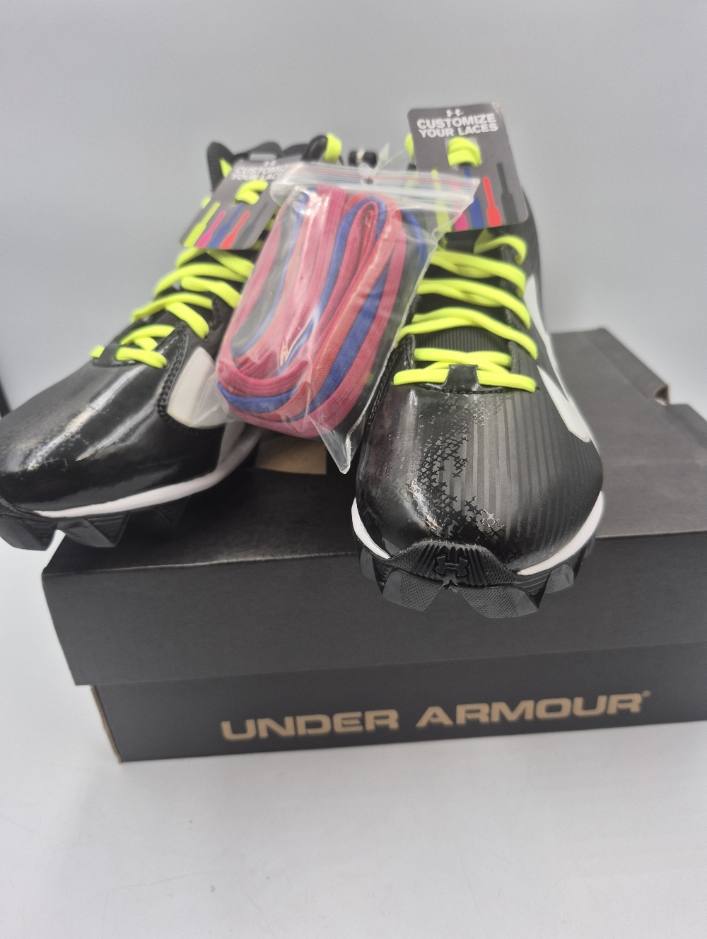 Under Armour Football Cleats. UA Crusher RM Jr Size 5Y.